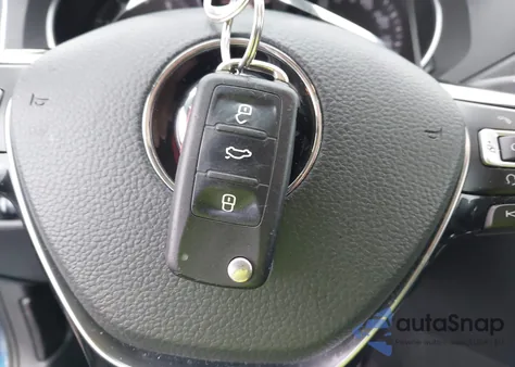 2017 Volkswagen Jetta 1.4T Se z USA, uszkodzony, nr VIN 3VWDB7AJ8HM403550